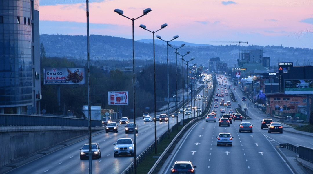 The Convergence of AI, 5G, and Smart IoT: Shaping the Future of Urban Traffic Management