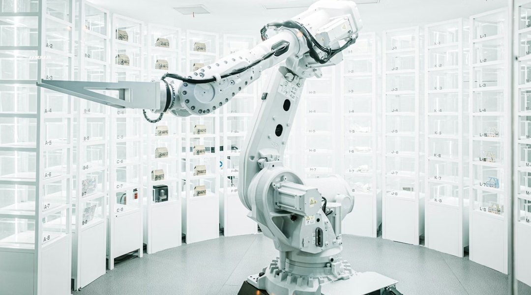 Humanoid Robots vs. Industrial Robots